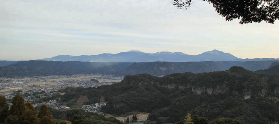 国分から霧島連山を望む