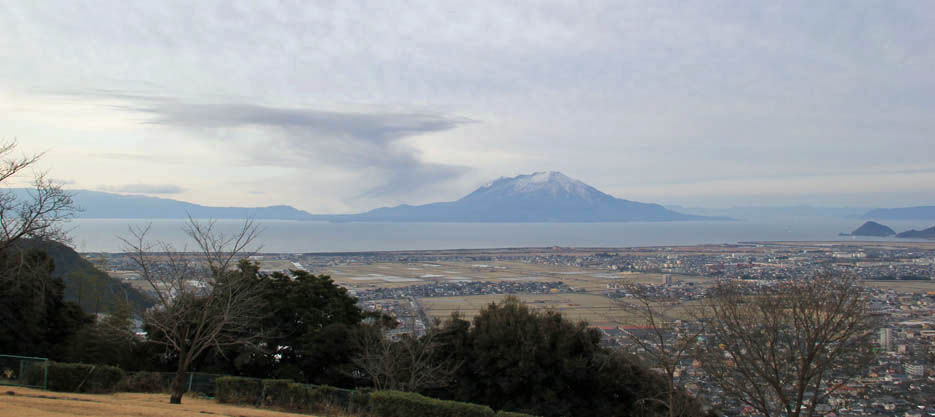 国分から桜島を望む
