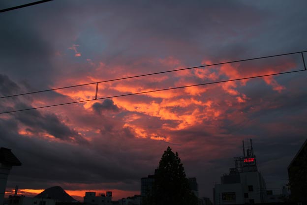 丸亀駅の朝焼け
