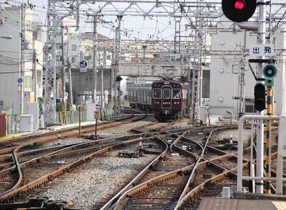 阪急千里線 2300系(淡路駅)